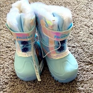 Frozen 2 size 6  light up toddler snow boots